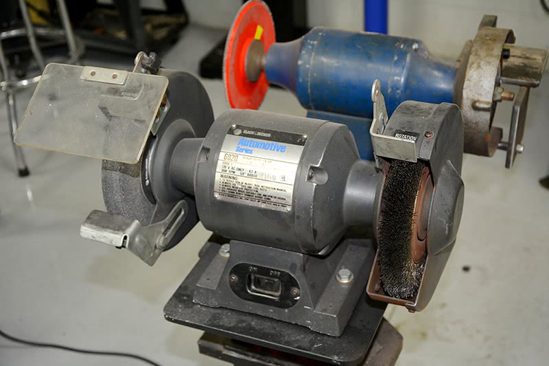 Bolt cutting and dressing center Bolt cutting and dressing center