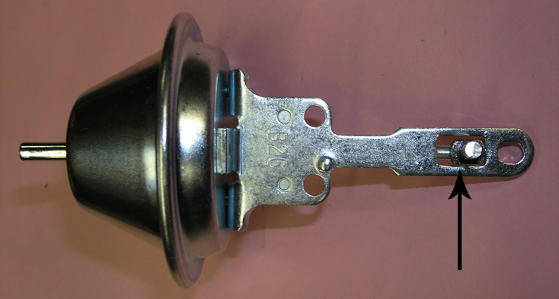 The arrow in this picture points to the bushing that was used to limit the vacuum advance to 10 degrees of spark timing. The arrow in this picture points to the bushing that was used to limit the vacuum advance to 10 degrees of spark timing.