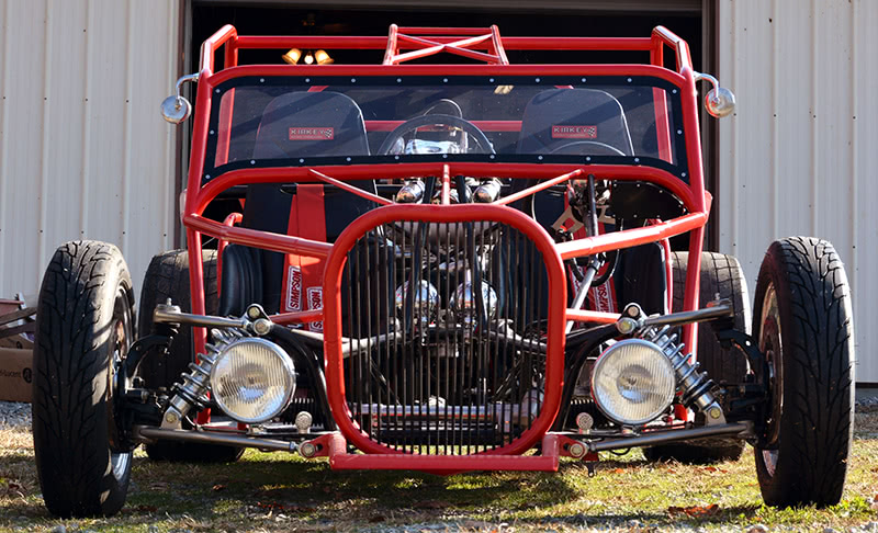 Check out the front end of the Harley car. It incorporates all of the key features of the hot rods of that era, and does it all in outline. With low, raked coil-overs, it has the right kind of look all done by suggestion, since there’s not really a body here at all! wicked-stance-from-the-front